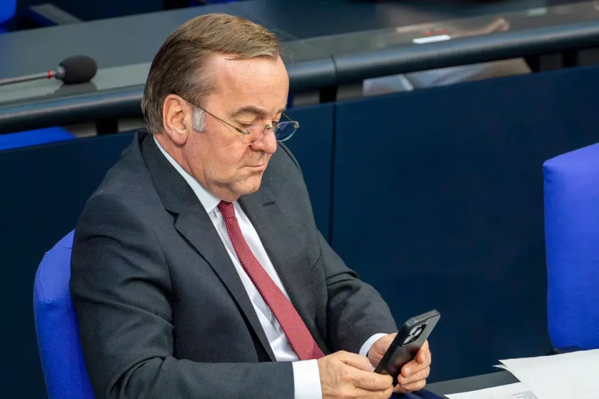 Media: Germany bans private phones in Bundeswehr over growing spy concerns