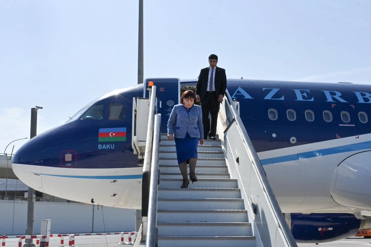 Azerbaijani parliament speaker visits Oman (PHOTO)