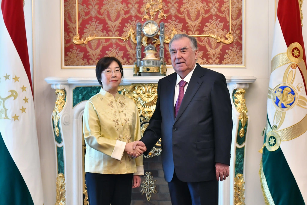 Tajikistan, AIIB strengthen cooperation on hydropower projects