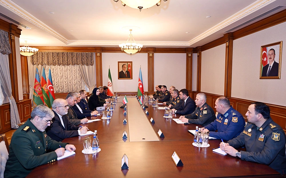 Azerbaijan's minister moots military co-op prospects with his Iranian counterpart (PHOTO)