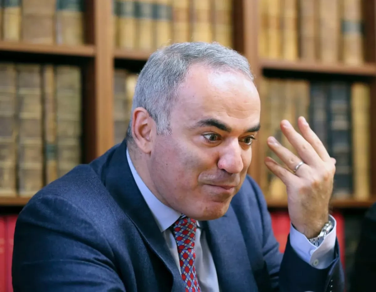 Exiled Kremlin critic and chess icon confirms $15 million transfer to Ukraine