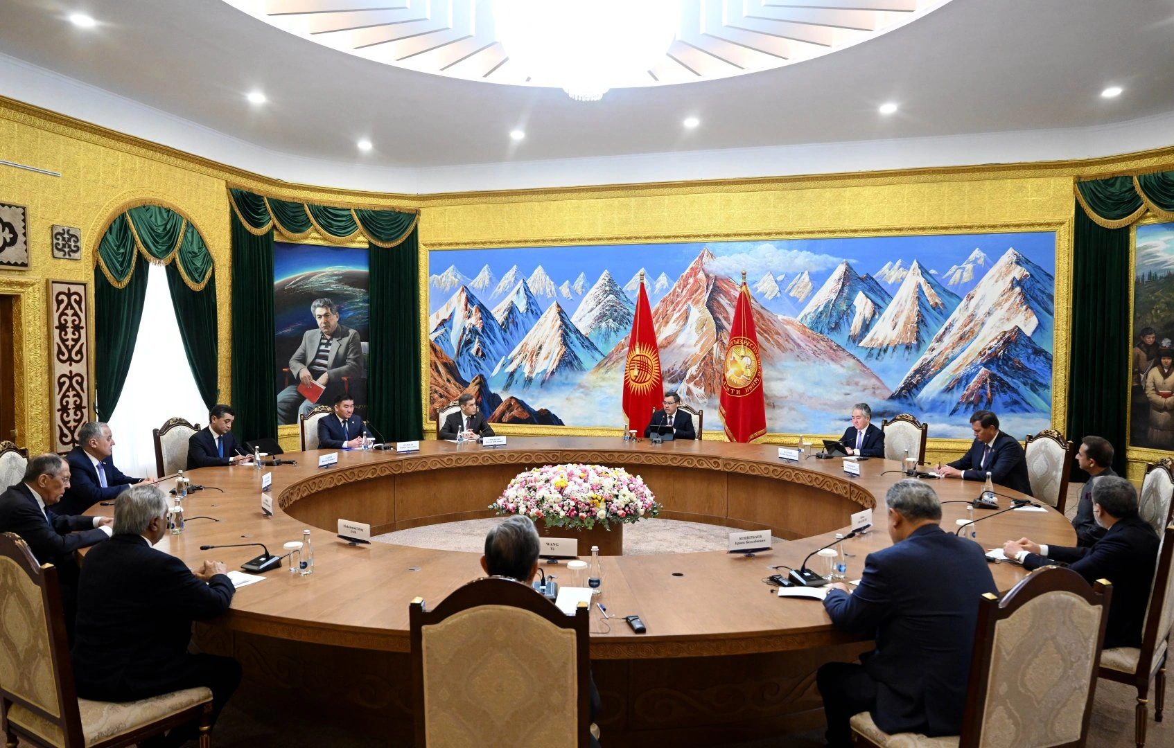 Kyrgyz President calls for stronger SCO cooperation on security and economy