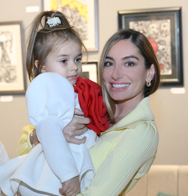 Head of Baku Media Center Arzu Aliyeva and Alena Aliyeva attend “10 Years Lived in Colors” exhibition (PHOTO)