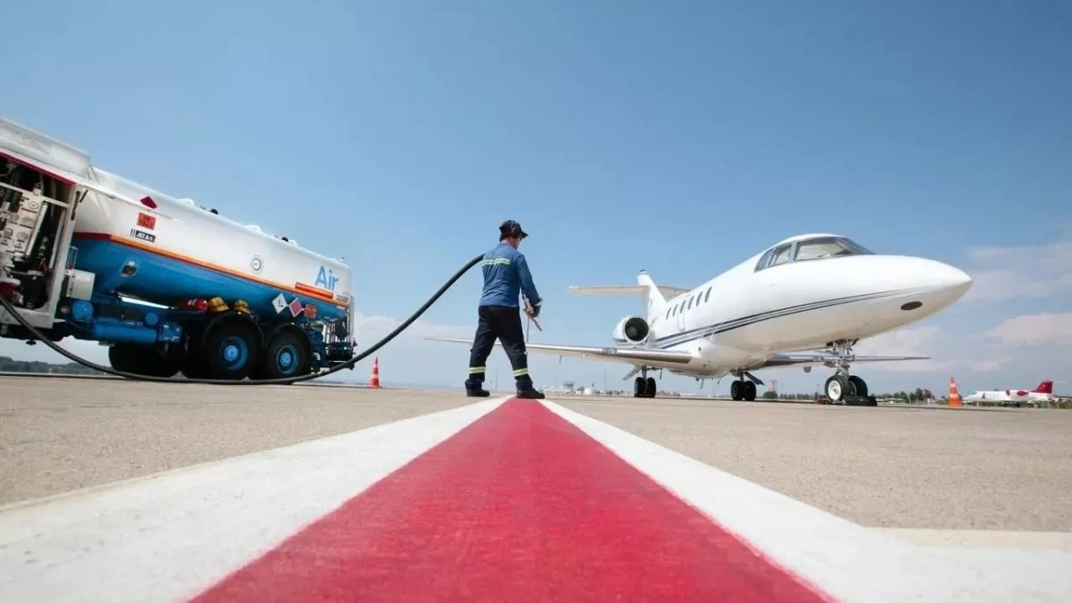 EU says no jet fuel shortage now, warns of possible supply risks