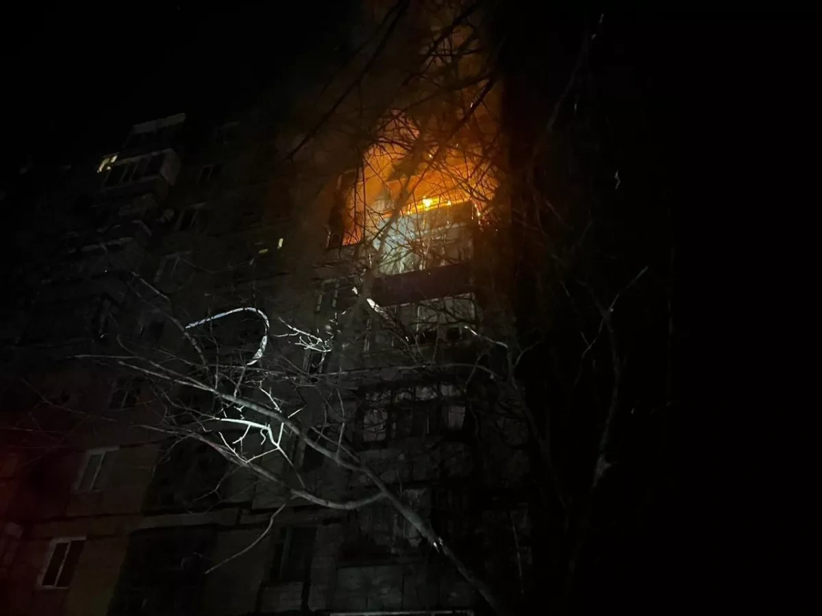 Russian drone hits residential building in Kryvyi Rih, prompting evacuations PHOTO