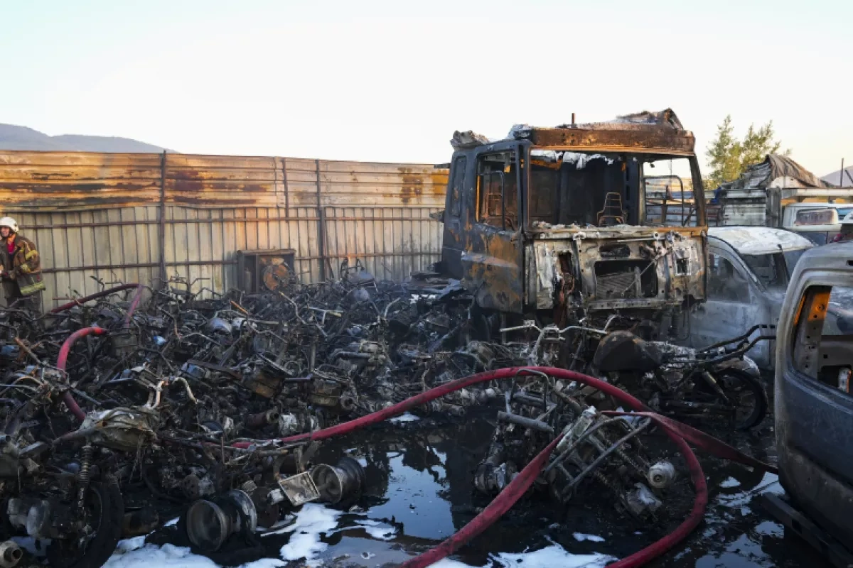 Massive inferno turns dozens of vehicles into wreckage in Türkiye’s Izmir PHOTO