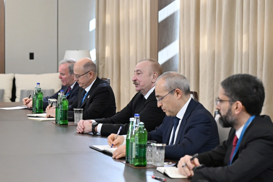 President Ilham Aliyev meets with EU Commissioner for Energy and Housing Policy (PHOTO)
