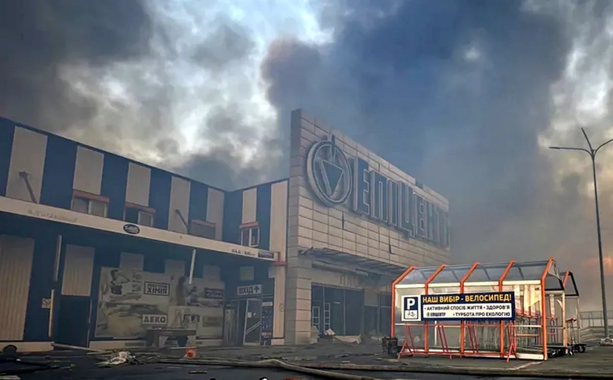 Shopping centre in Ukraine’s Pryluky reportedly hit in strike VIDEO