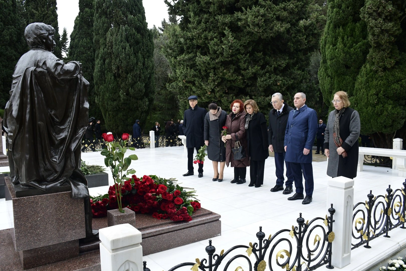 New Azerbaijan Party representatives honor National Leader Heydar Aliyev's memory (PHOTO)