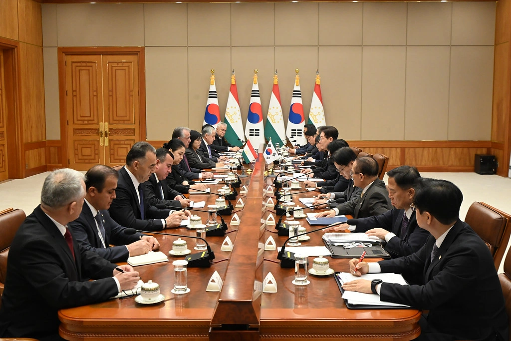 Tajikistan proposes increasing South Korean educational scholarships