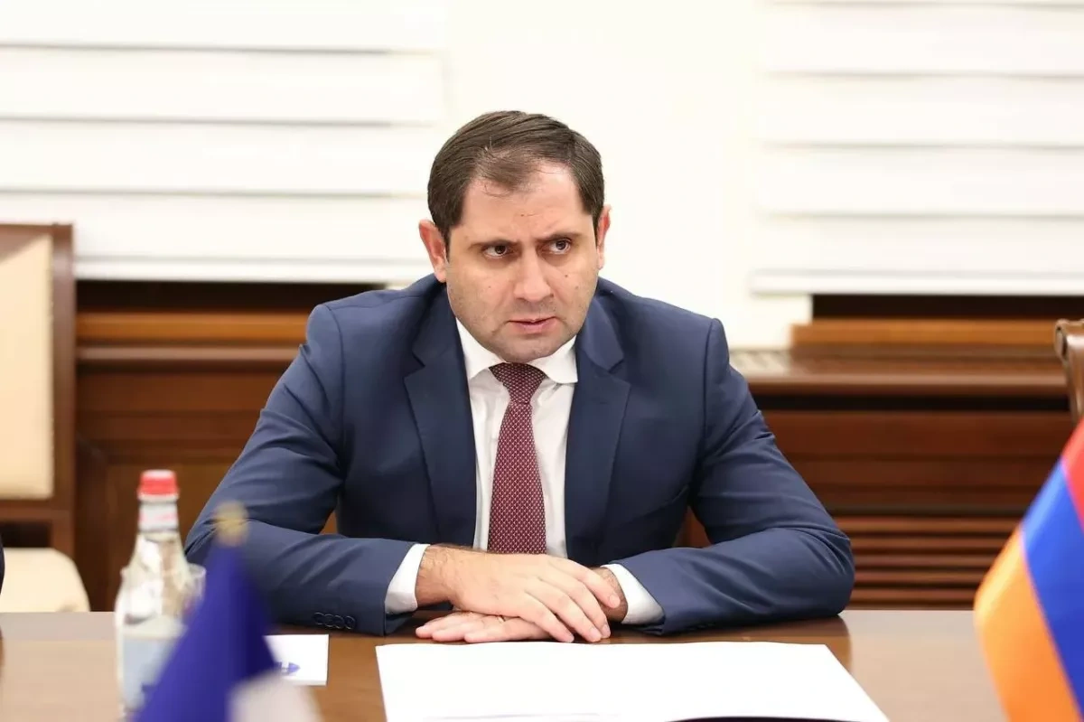 Armenian defence minister reports stable situation on Azerbaijan border