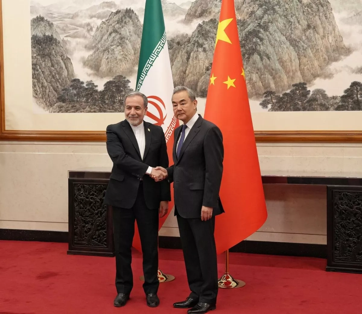 Iranian foreign minister holds talks in China ahead of Trump visit PHOTO