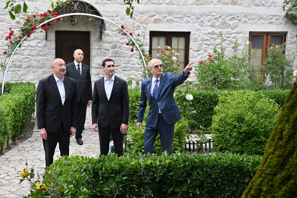 President Ilham Aliyev and President Serdar Berdimuhamedov visit Bulbul's house-museum in Shusha (PHOTO)