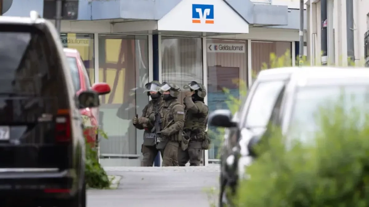German police conduct major operation after bank hostage-taking in Sinzig