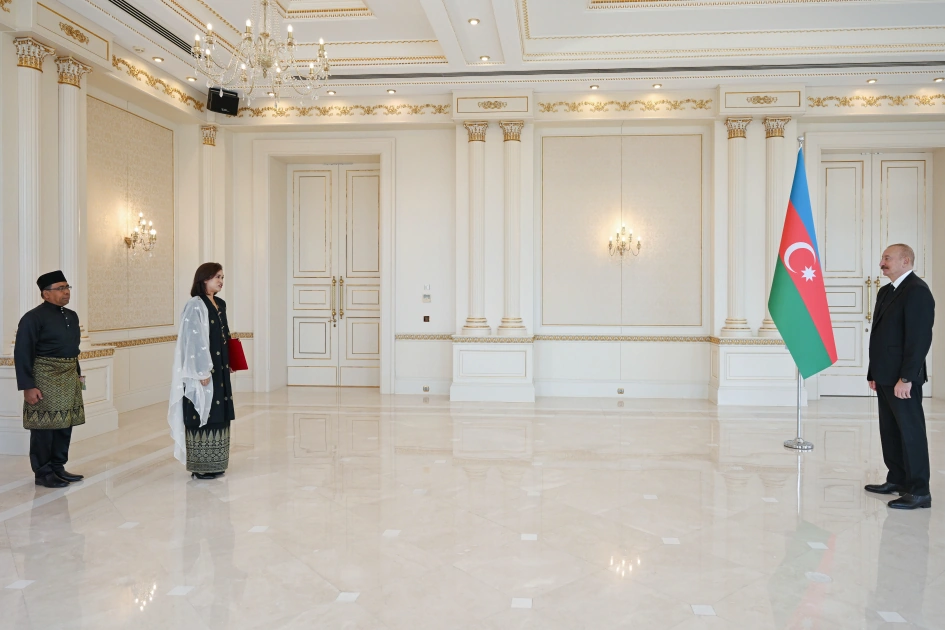 President Ilham Aliyev receives newly appointed ambassador of Malaysia to Azerbaijan (PHOTO)