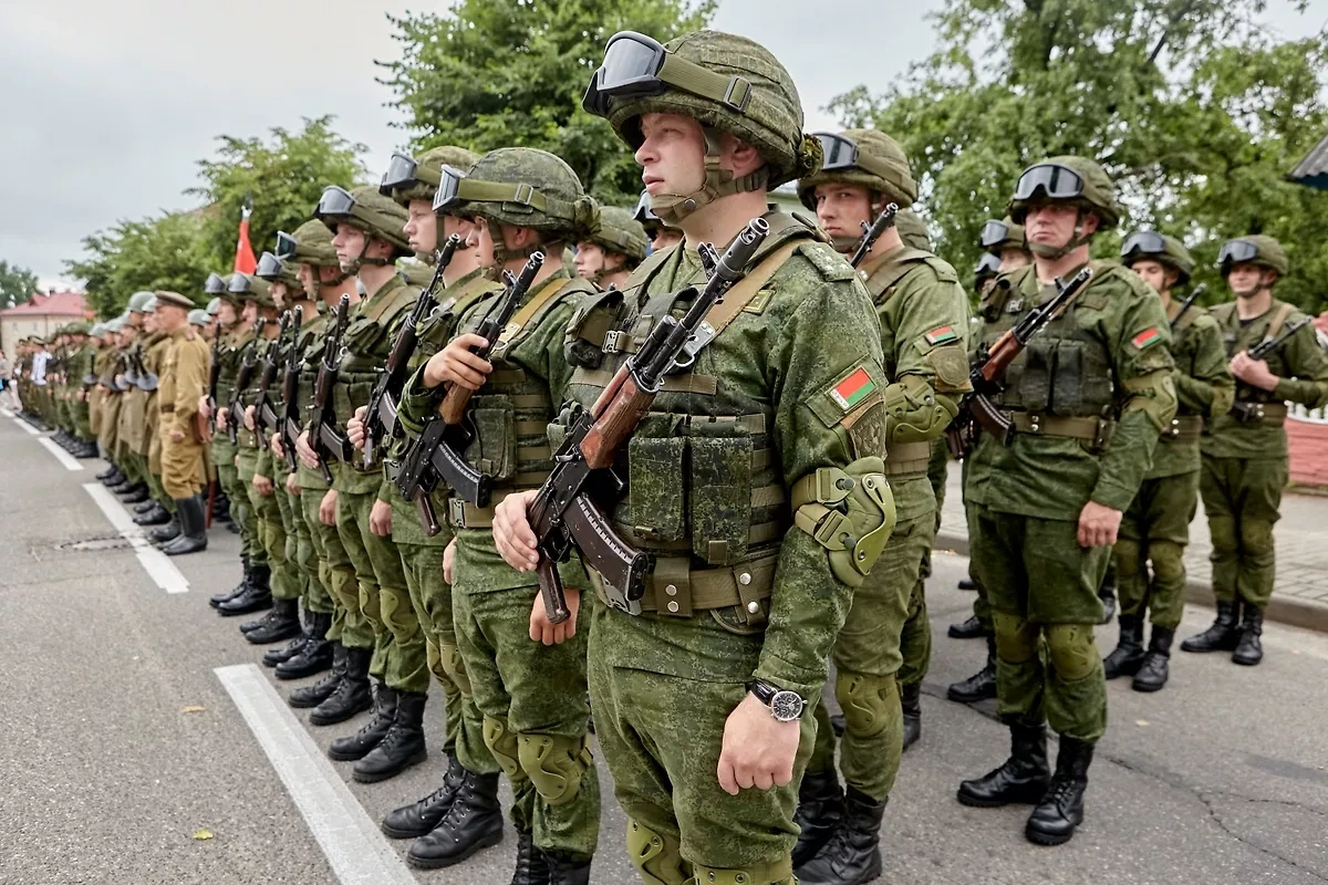 Surrounded by “monsters”: Lukashenko puts Belarusian Army on war footing Analysis by Limansky