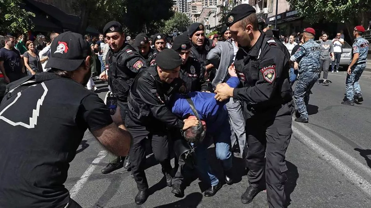 Police detain 17 outside court as Armenian oligarch’s trial resumes in Yerevan
