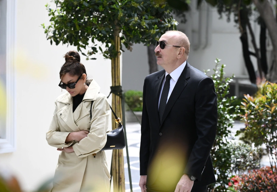 President Ilham Aliyev, First Lady Mehriban Aliyeva attend inauguration of Islam Safarli Street following reconstruction (PHOTO)