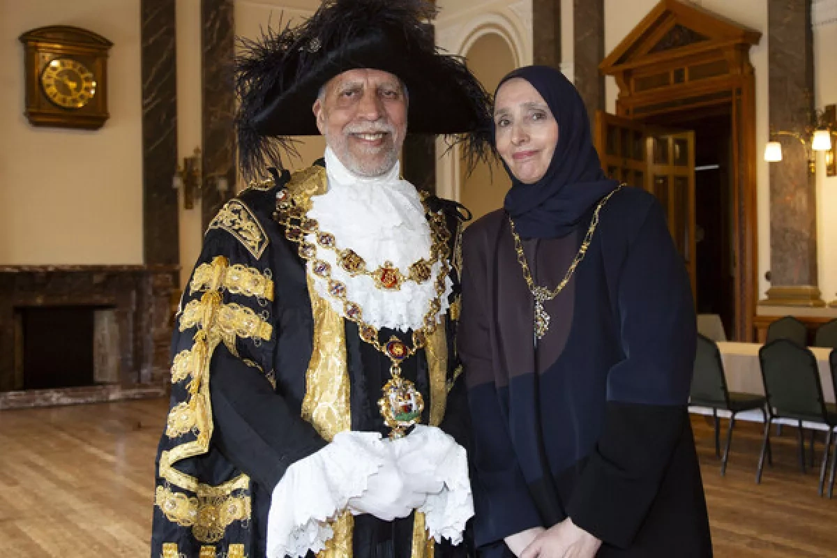 UK's Birmingham appoints first Muslim lord mayor VIDEO