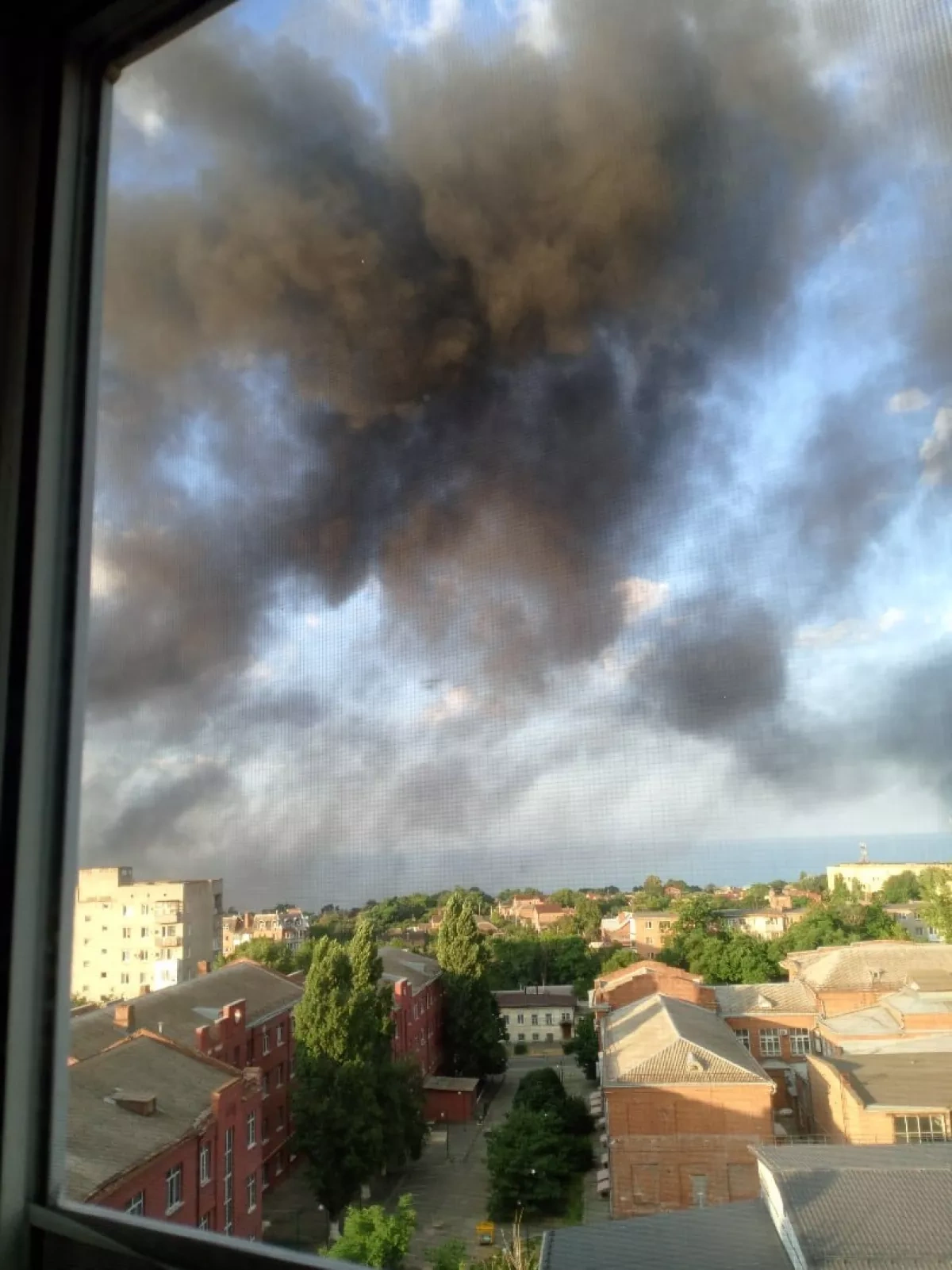 Evacuations underway in Russia's Taganrog after Ukrainian attack PHOTO / VIDEO / UPDATED