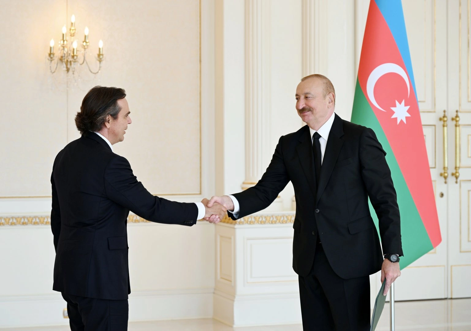 President Ilham Aliyev accepts credentials of Brazil's newly appointed ambassador (PHOTO)