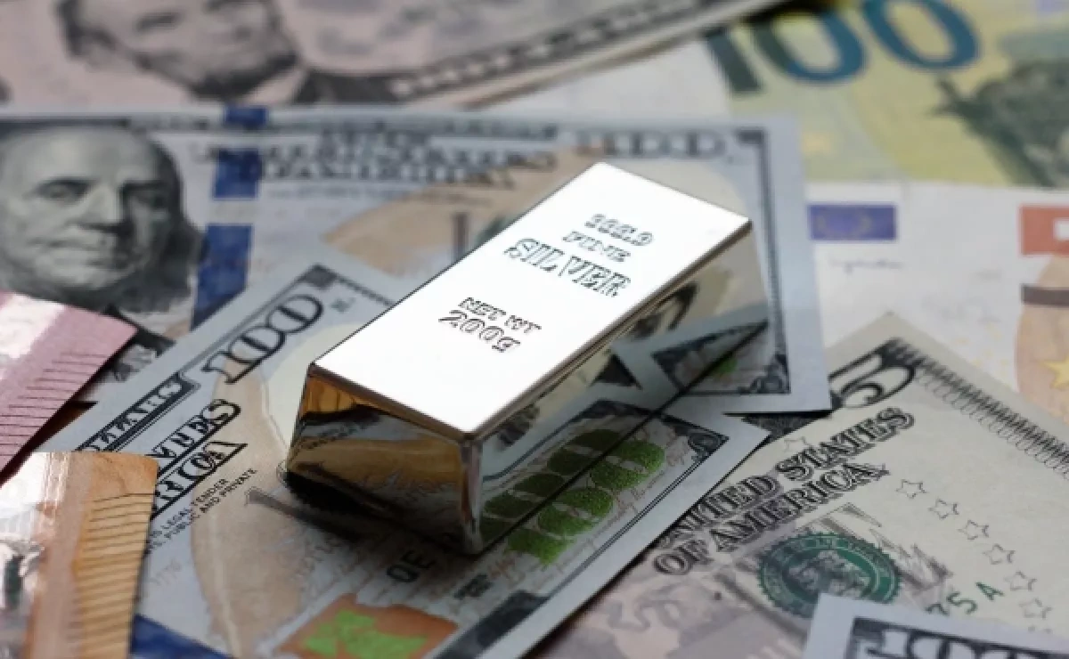 Silver prices hit lowest level in three months