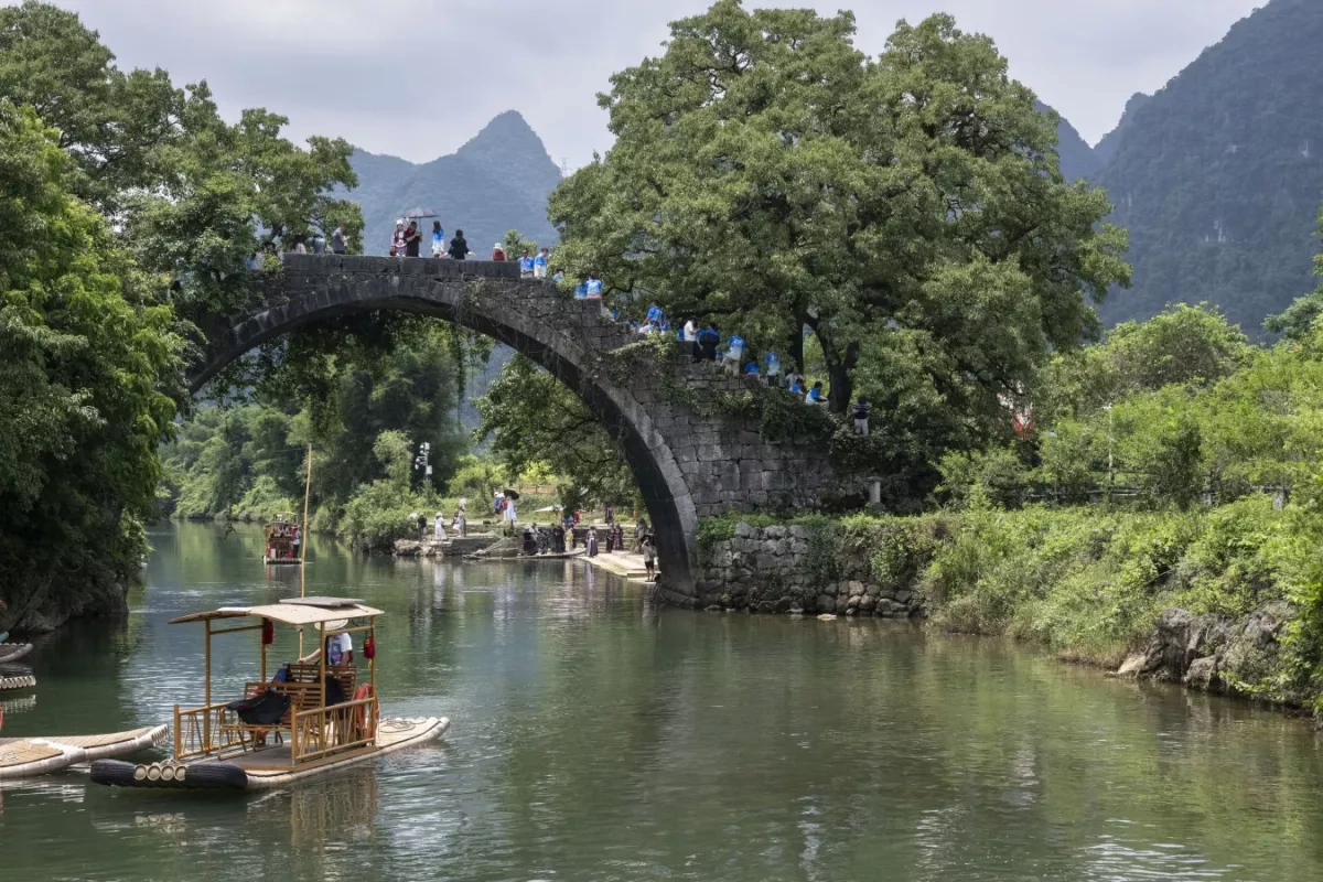 China bets on tourism to turn travellers into new engine of growth