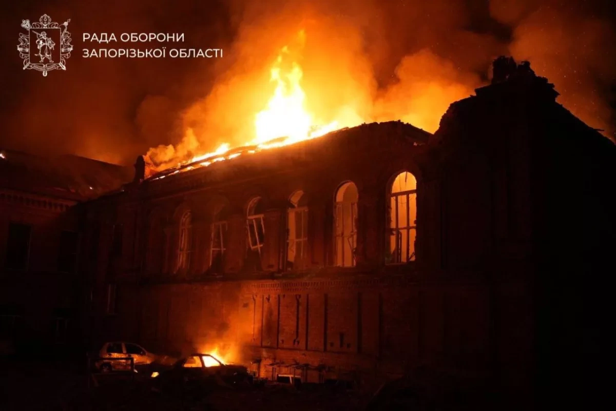 Media: Russian attack hits homes, university and shopping centre in Zaporizhzhia VIDEO