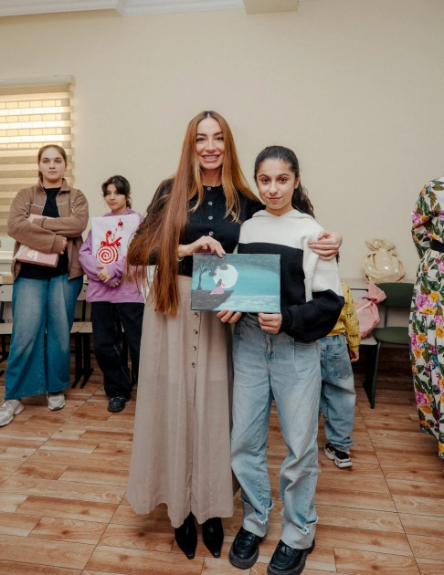 VP of Heydar Aliyev Foundation Leyla Aliyeva, Arzu Aliyeva, and Alena Aliyeva share holiday joy with children at “Clean World” shelter (PHOTO)
