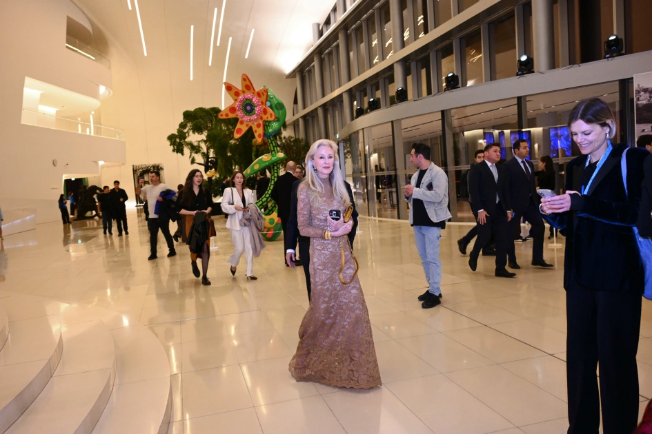 Heydar Aliyev Foundation VP Leyla Aliyeva and Alena Aliyeva attend official opening of Art Weekend (PHOTO)