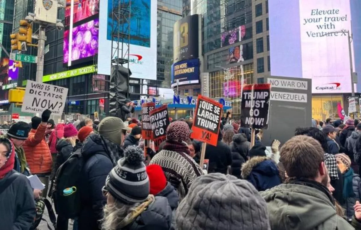 Hundreds rally in New York against US actions toward Venezuela