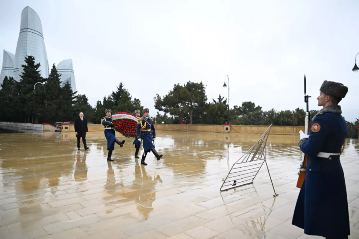 President Aliyev honours 20 January Martyrs at Alley of Martyrs PHOTO