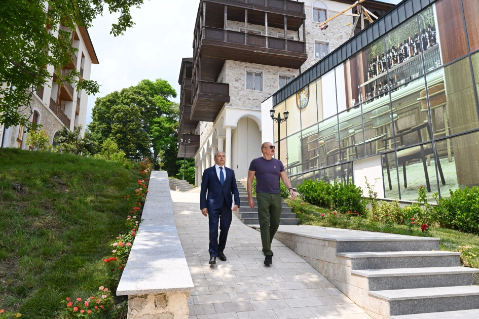 President Ilham Aliyev reviewed progress under public-private partnership project on Garabagh Street in Shusha (PHOTO)