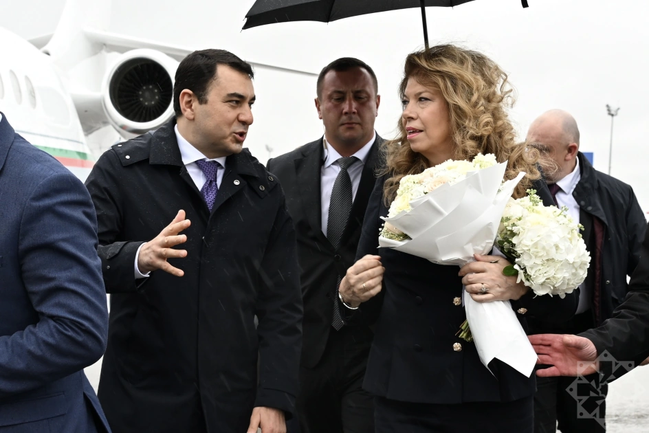 President of Bulgaria arrives in Azerbaijan on visit (PHOTO)