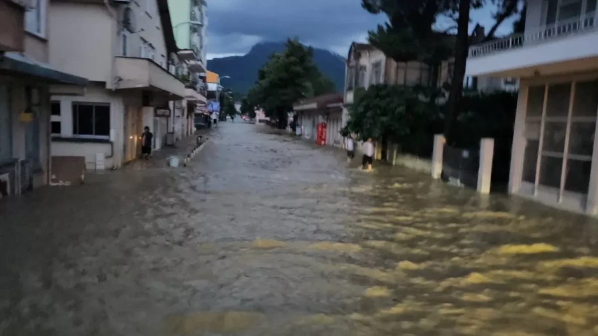 Heavy rains flood residential areas in Türkiye's Kastamonu province