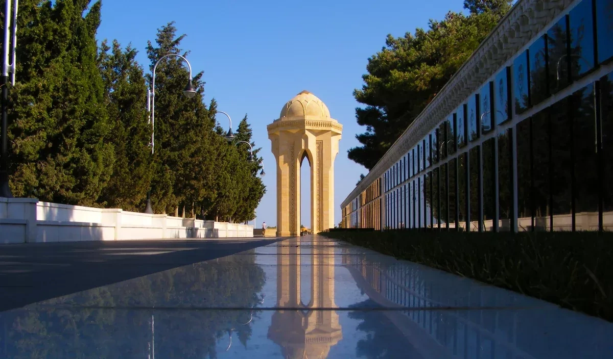 Lithuania’s prime minister commemorates independence heroes in Baku