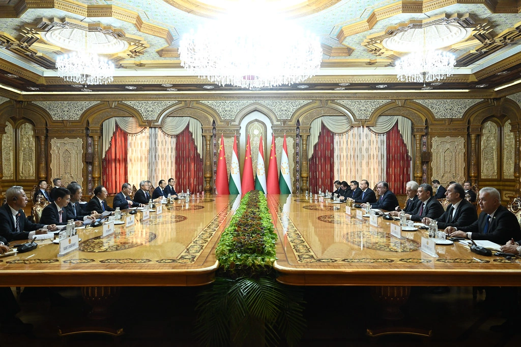 Tajikistan, China hold talks on economic cooperation