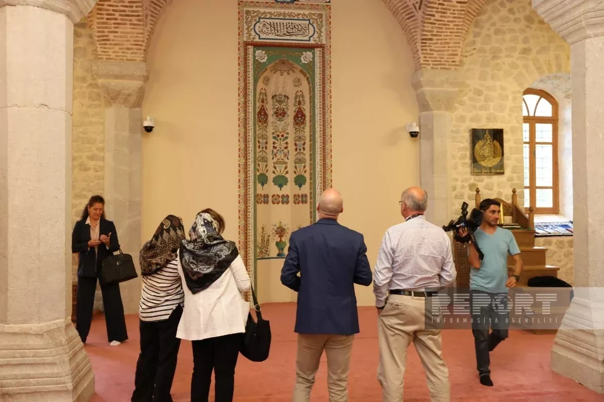 Diplomats from Muslim countries pray in Azerbaijan’s Shusha mosque PHOTO