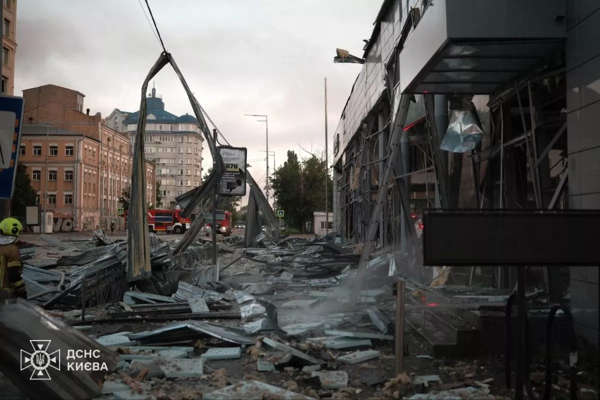 Russian attack sets Kyiv neighborhoods ablaze, killing 4, wounding 58 PHOTO