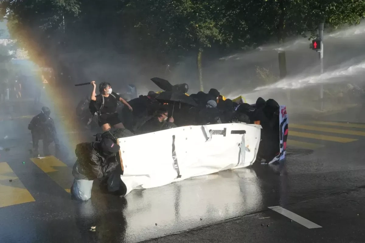 Geneva protest turns violent as police use tear gas ahead of G7 PHOTO