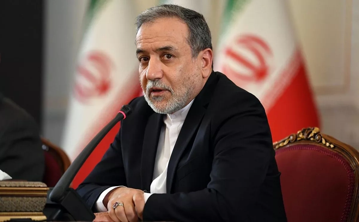 Iranian FM: Strait of Hormuz open to non-belligerent states