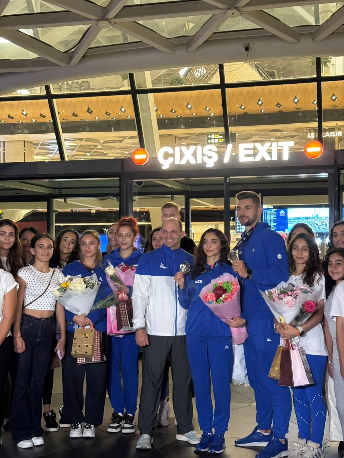 Azerbaijani gymnasts who achieved successful result in Spain return home (PHOTO)