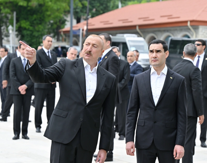 President Ilham Aliyev and President Serdar Berdimuhamedov view bullet-riddled busts of Azerbaijan’s prominent figures in Shusha (PHOTO)
