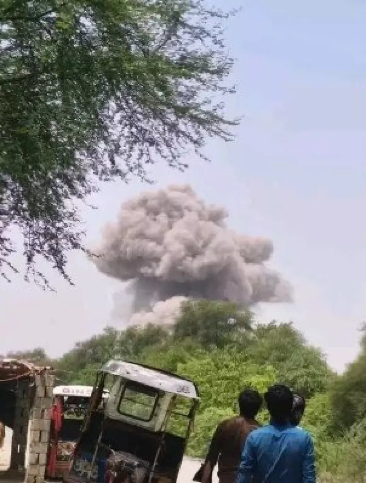 Pakistan police come under attack as blasts and gunfire kill officers PHOTO