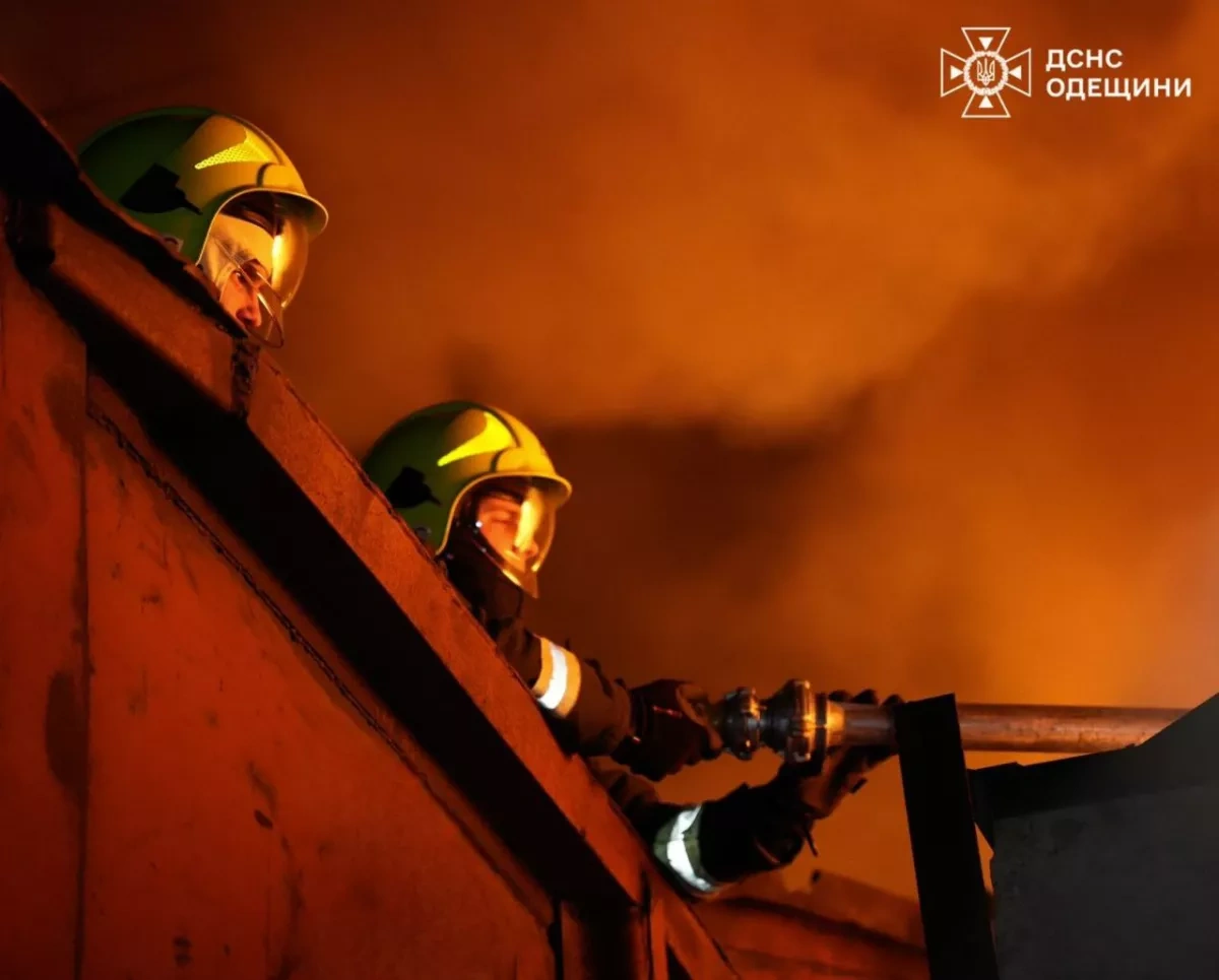 Russia strikes southern Ukraine, fires erupt in Odesa, Kherson PHOTO