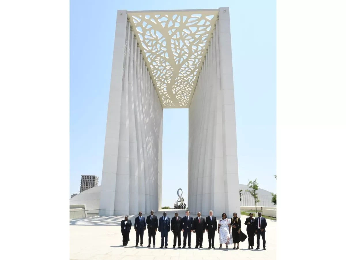 Zimbabwean parliamentary speaker visits Azerbaijan's Alley of Honour PHOTO