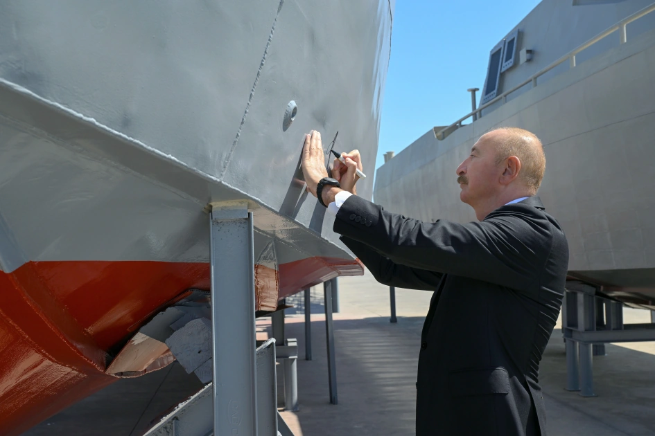 President Ilham Aliyev and First Lady Mehriban Aliyeva visit Azerbaijani Navy (PHOTO)