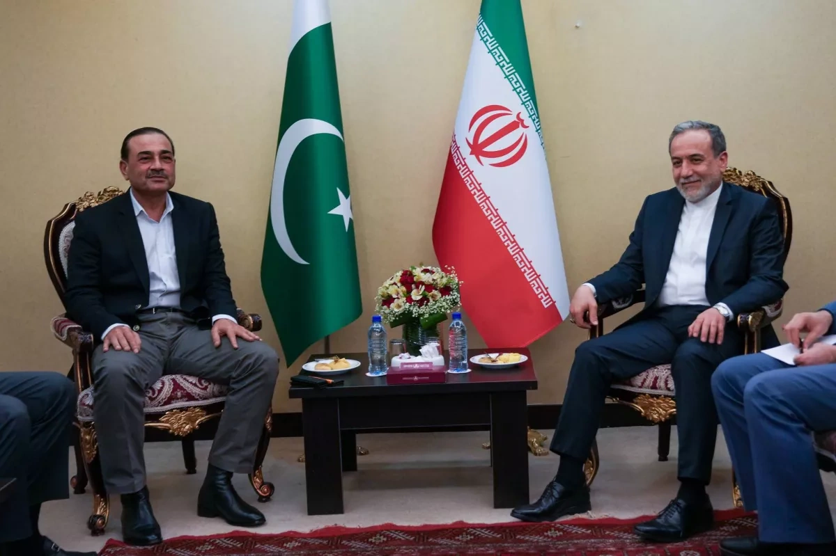Pakistan army chief meets Iranian FM in Tehran for regional security talks