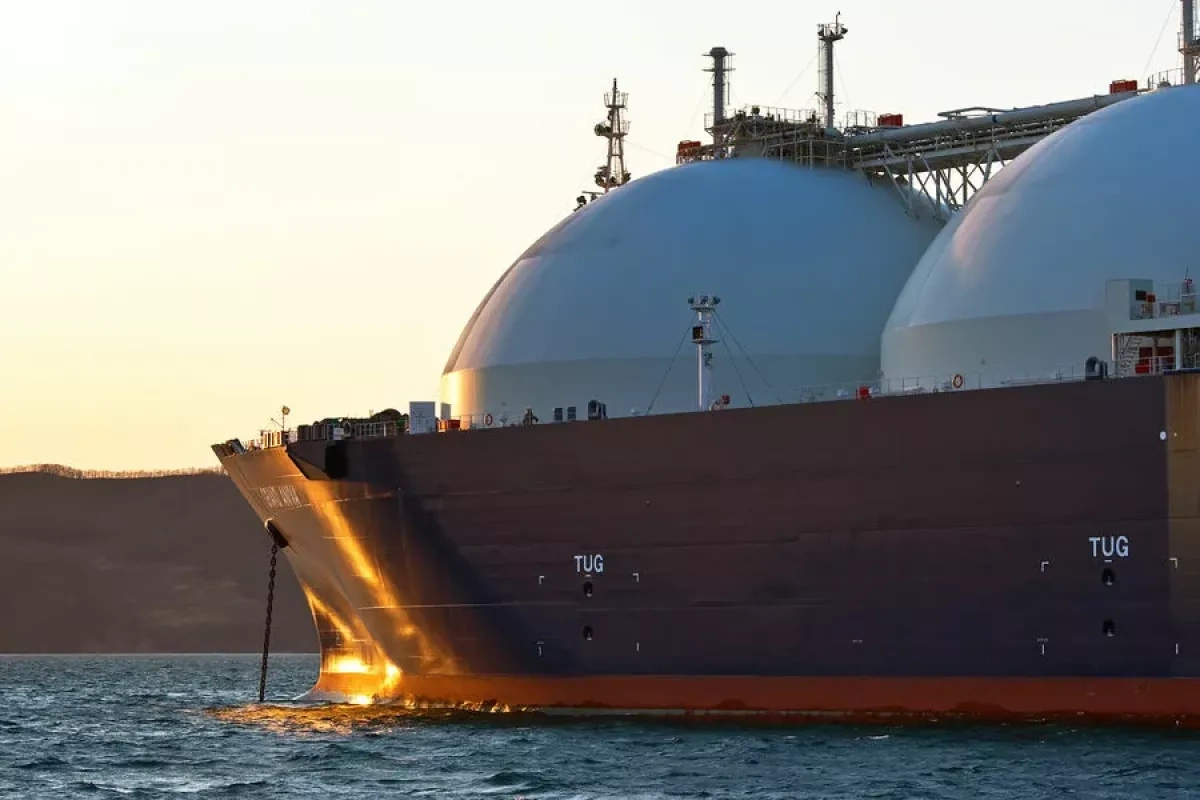Indian LNG tankers safely pass through Strait of Hormuz