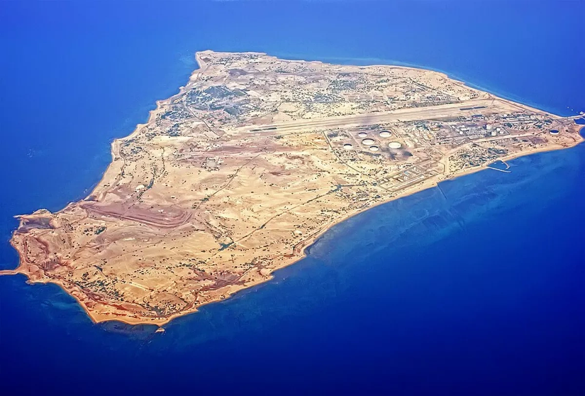 TankerTrackers: Large oil storage tank lost on Iran’s Sirri Island